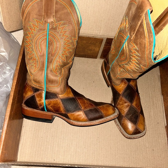 HP Brown and Tan Cowboy Boots with Distinctive Pattern and Decorative Stitching